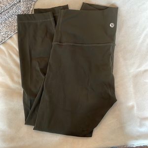 VEUC lululemon wunder under 23” olive leggings size 6